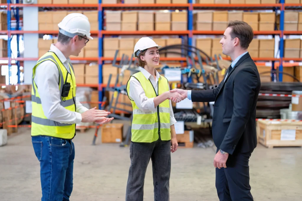 manager visit staff in storage warehouse and have discussion with site team about goods management system